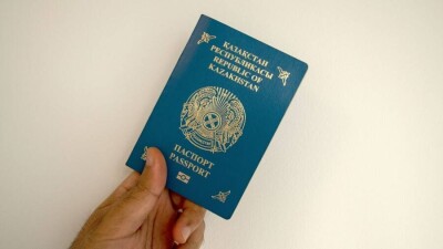 Живущую в Украине казахстанку лишили гражданства РК по вине сотрудника миграционной службы