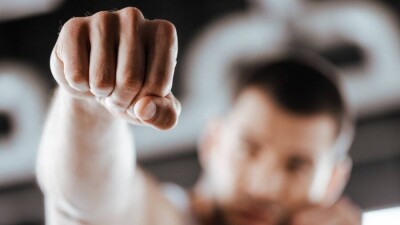 Полиция Алматы расследует драку в ТРЦ с участием известного продюсера