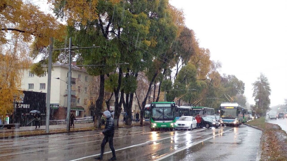 Дождь, снег, туман и ветер обещают казахстанцам в выходные дни