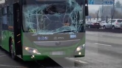 Два автобуса столкнулись на проспекте Аль-Фараби в Алматы. Пострадали 6 человек