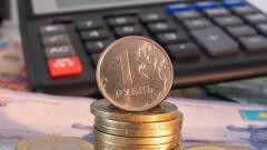 Почему рубль падает к тенге и приведёт ли это к снижению цен
