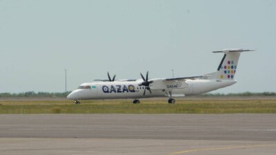 Самолёт Qazaq Air совершил экстренную посадку в Атырау