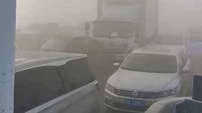 В Китае столкнулись 200 автомобилей, погиб один человек