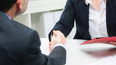 Высокие зарплаты, но нет вакансий: почему казахстанцы отдают миллионы аферистам, чтобы устроиться учителем в школу