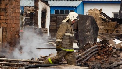 Спасатели и пожарные начнут получать повышенную зарплату с марта
