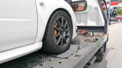 Жительнице Костаная выписали штраф за превышение скорости, когда её машину вёз эвакуатор