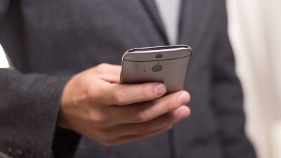 В Британии клиника хотела поздравить пациентов с Рождеством, но по ошибке отправила им SMS о выявлении рака