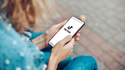 Мужчина в TikTok предлагал алматинцам за деньги оформить водительское удостоверение