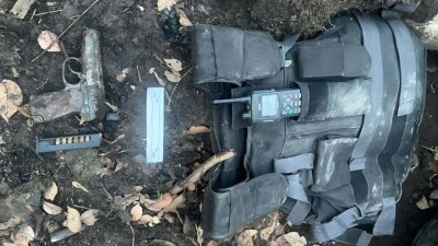 Тайник с боевым пистолетом, радиостанцией и бронежилетом нашли полицейские в Текели