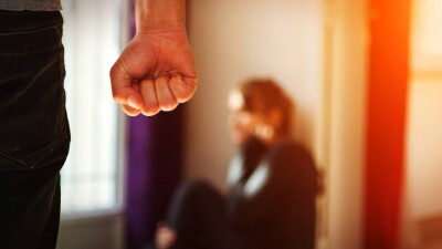 Жертвы домашнего насилия смогут отправить сообщение об опасности с помощью приложения в телефоне