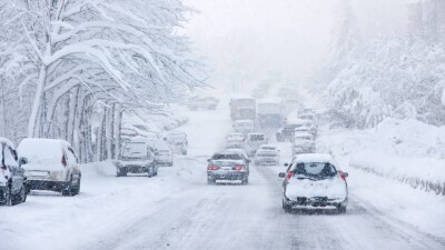 Водителей могут оштрафовать за выезд на закрытые трассы в непогоду