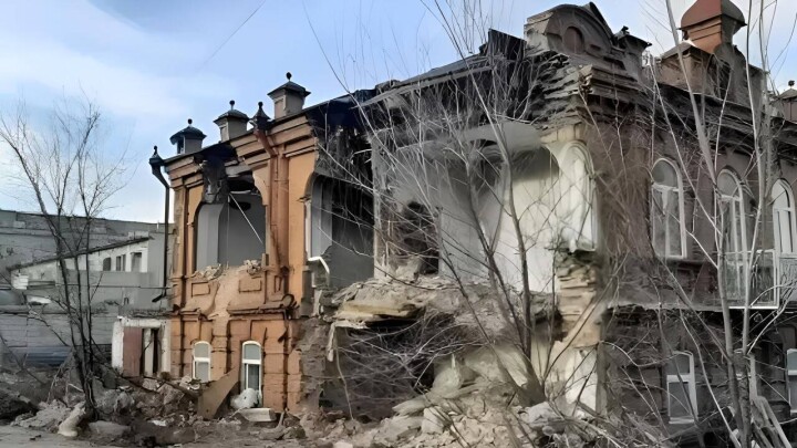 Старинный особняк в Семее разбирают по кирпичам: процесс его признания памятником истории длится больше года