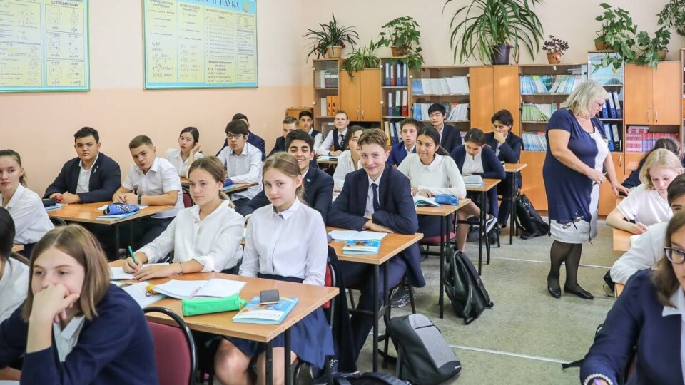 В Астане занятия для учащихся второй смены не отменили