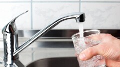 Жители Экибастуза пожаловались на резкий запах и вкус воды из крана