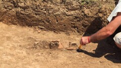 Керамическую посуду и средневековые монеты обнаружили археологи в Атырауской области