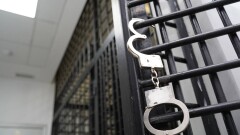До 15 лет лишения свободы грозит таксисту, напавшему с ножом на полицейского