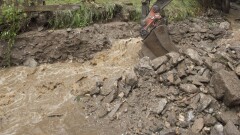 В Талгаре после размыва восстановили земляную дамбу