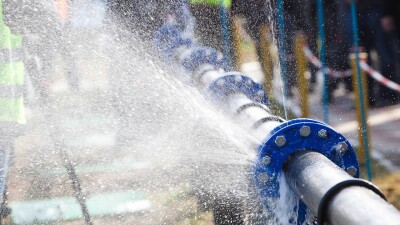 Четыре человека погибли, ещё девять пострадали во время прорыва трубы в торговом центре Москвы