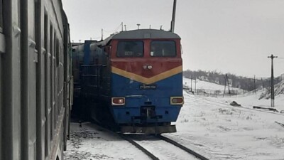 Пассажирский поезд, потерпевший столкновение в Актюбинской области, продолжил движение