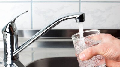 Жители Экибастуза пожаловались на резкий запах и вкус воды из крана