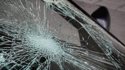 Машина с пятью пассажирами упала с моста в Алматы