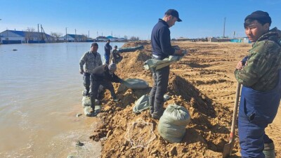 Паводки в Казахстане: сколько человек спасли с начала паводкового периода