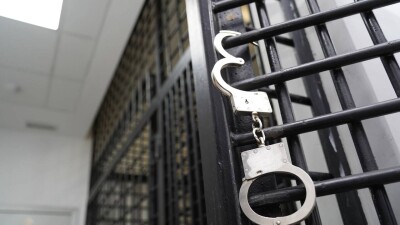 До 15 лет лишения свободы грозит таксисту, напавшему с ножом на полицейского