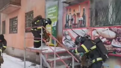 Восемь человек эвакуировали из-за пожара в магазине Усть-Каменогорска