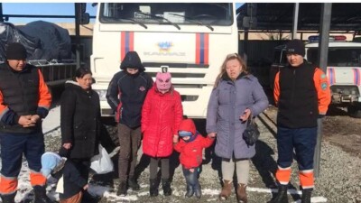 Таксист бросил двух женщин с детьми на перевале в Алматинской области