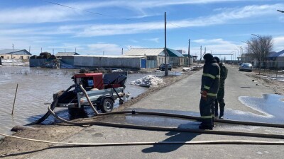 Паводки в Казахстане: силы МЧС эвакуировали более 10 тысяч человек