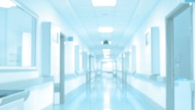 Врачи рассказали о состоянии подростка, пострадавшего после падения с крыши семиэтажки в Актау