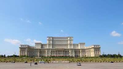 Премьер Румынии поручил проверить все здания, построенные турецкими компаниями