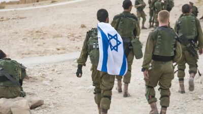 "Несли белый флаг". Израильские военные по ошибке убили троих заложников, сбежавших из плена ХАМАС