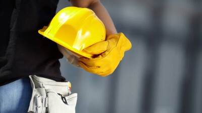 В Астане с высоты 16 этажа упал строитель