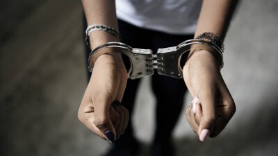 В Шымкенте во время отпуска задержали начальника управления миграционной полиции