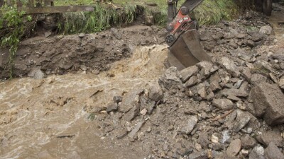 В Талгаре после размыва восстановили земляную дамбу