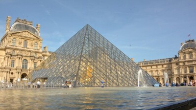 Из-за сообщений о бомбе во Франции на день закрыли Лувр