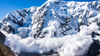 Четыре человека погибли от схода лавины в Альпах