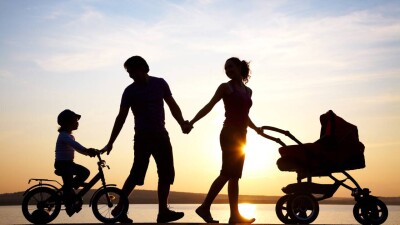 В Казахстане могут утвердить День матери и День отцов