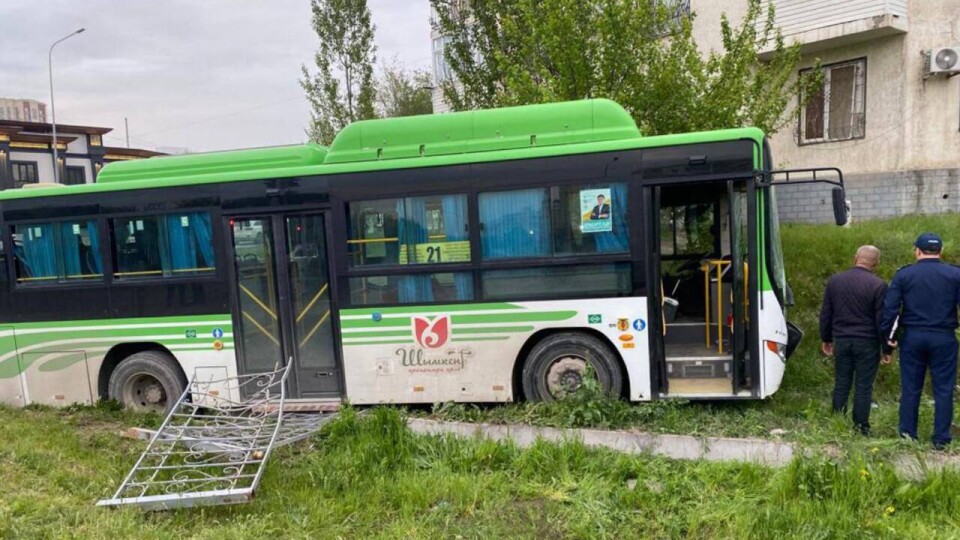 Четыре человека погибли в результате наезда автобуса в Шымкенте