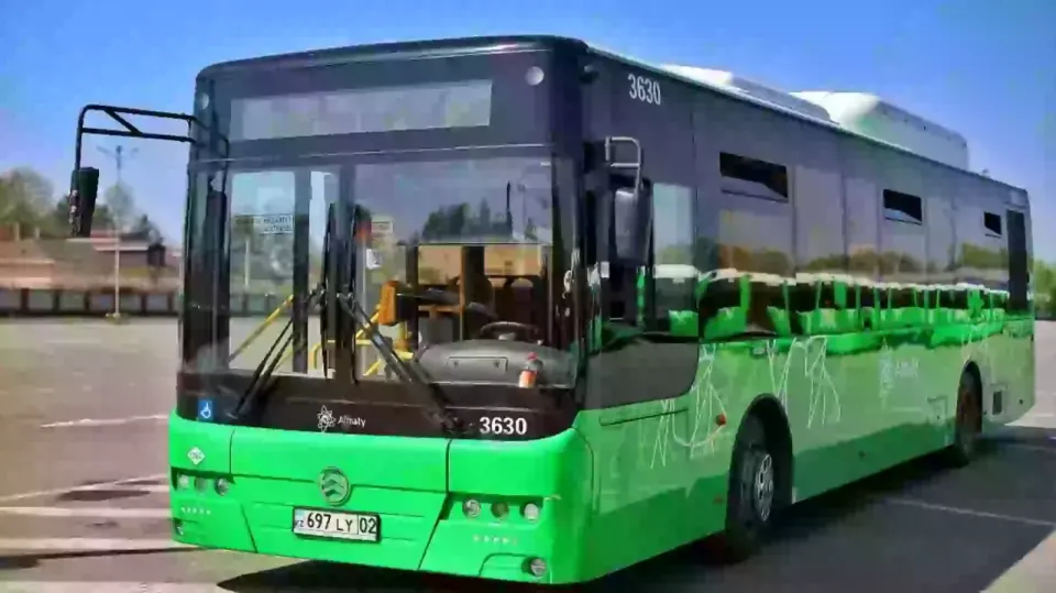 Четыре человека пострадали в ДТП с автобусами в Алматы