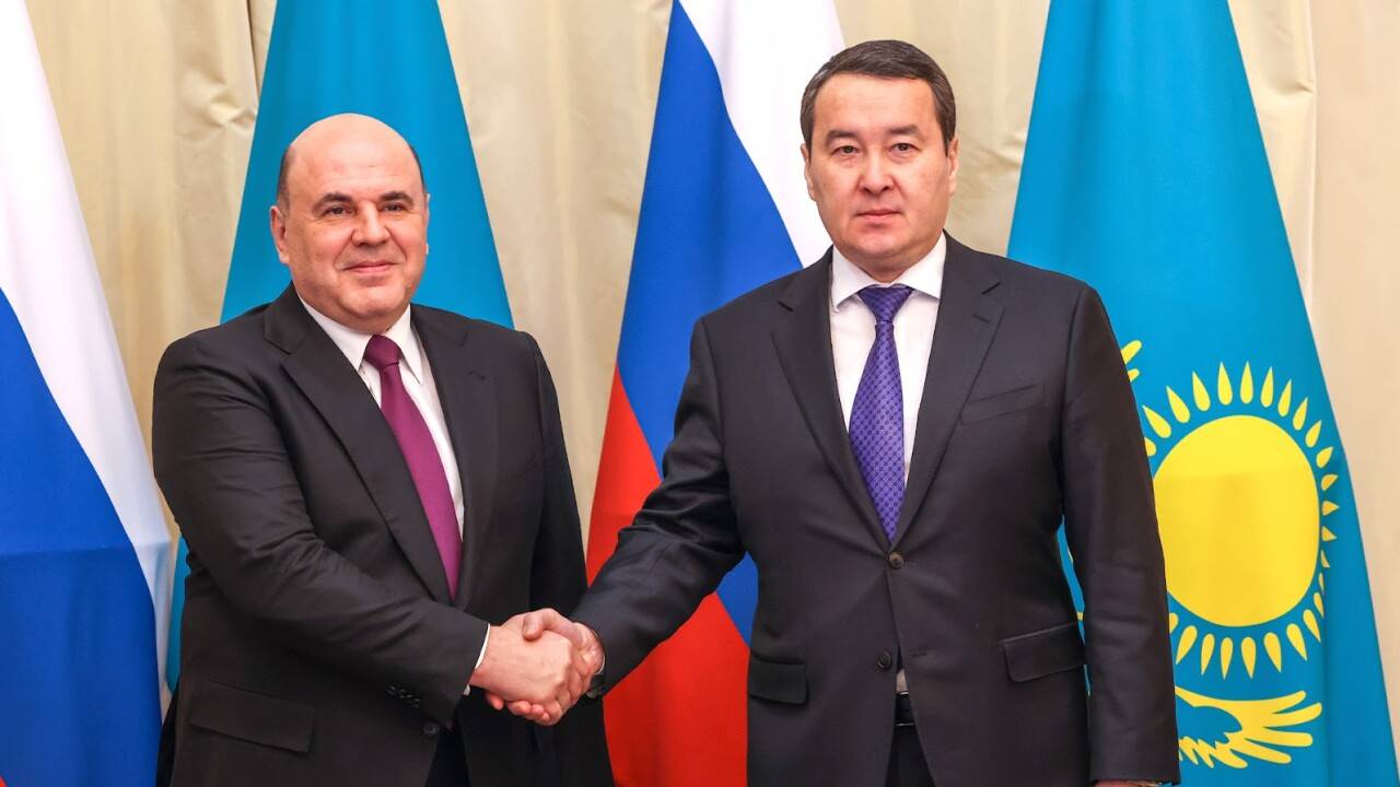 Михаил Мишустин и Алихан Смаилов / Фото с сайта Primeminister.kz
