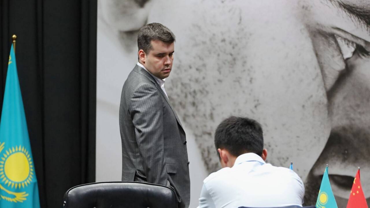 Ян Непомнящий и Дин Лижень / Фото с сайта kazchess.kz.