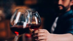 Қазақстанда арақ пен коньяктың ең төменгі бөлшек сауда бағасы белгіленді