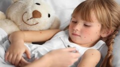 Атырауда үш оқушыдан қызылша ауруы анықталды. Олар онлайн білім алады