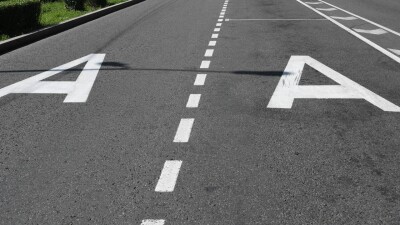 Алматы көлік жүргізушілеріне Райымбек даңғылындағы автобус жолағымен жүруге рұқсат берілді