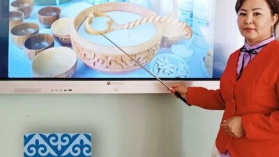 Түркістанда колледж оқытушысы қымыздан балмұздақ жасап шығарды