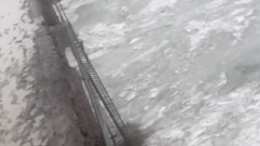 Перила моста обрушились в Семее из-за сильного ветра