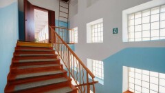 Падение школьника в лестничный пролёт: мальчика выписали из больницы