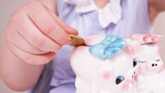 В какой области наибольшее количество детей получили деньги из Нацфонда